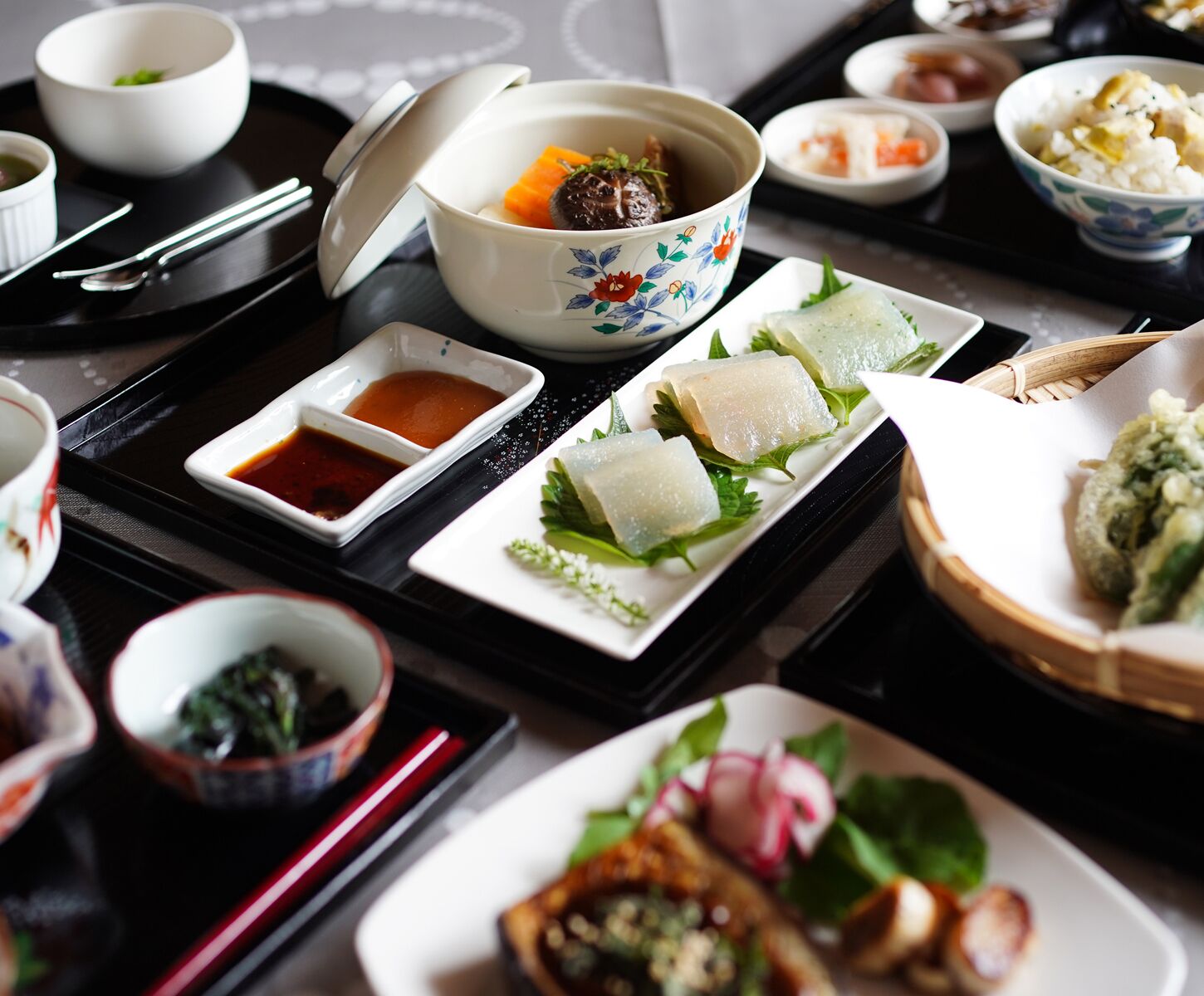 Standard Quadruple Room, Non Smoking | Food and drink
