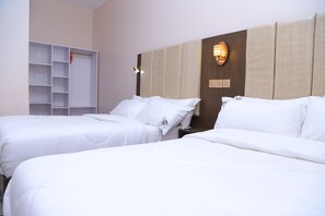 Standard Twin Room, Balcony, Hill View | Ruang kerja komputer riba, Wi-fi percuma 