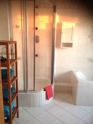 Bathroom - Vrbo Property (Dresden)
