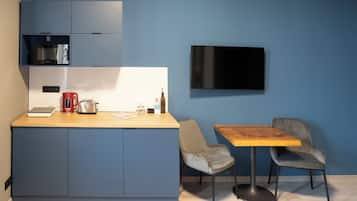 Studio | Living area | Flat-screen TV
