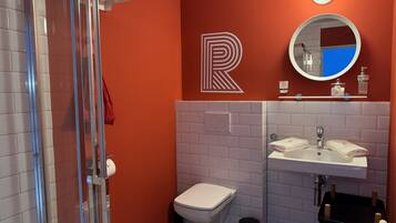 Studio | Bathroom