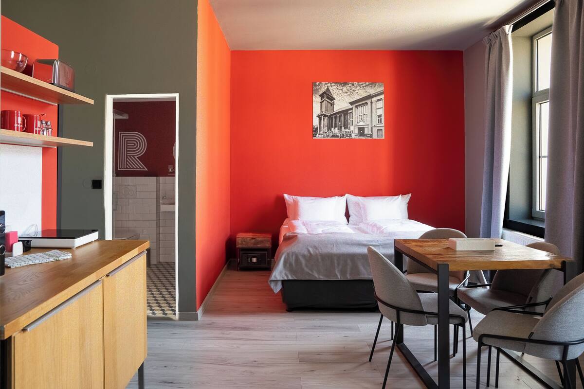 Duplex | Premium bedding, down comforters, WiFi (free), bed sheets