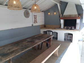 Outdoor dining - Vrbo Property (Saint-Vincent-de-Tyrosse)