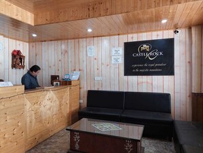 Lobby - Hotel Castle Rock (Manali)