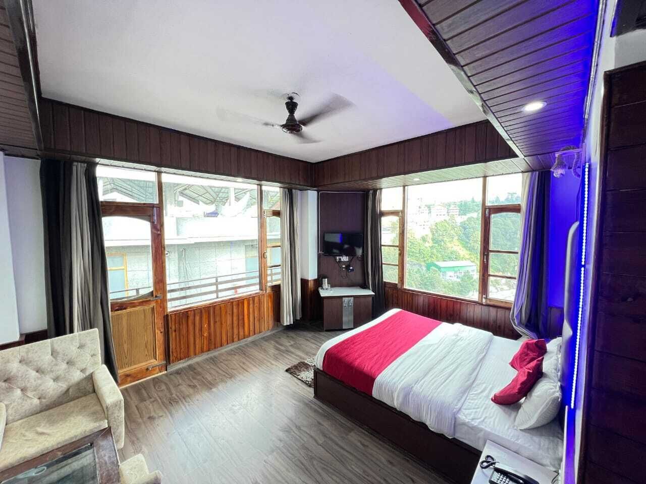 Deluxe Suite, Mountain View | Desk, laptop workspace, free WiFi