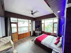 Deluxe Suite, Mountain View | Desk, laptop workspace, free WiFi - Hotel Castle Rock (Manali)