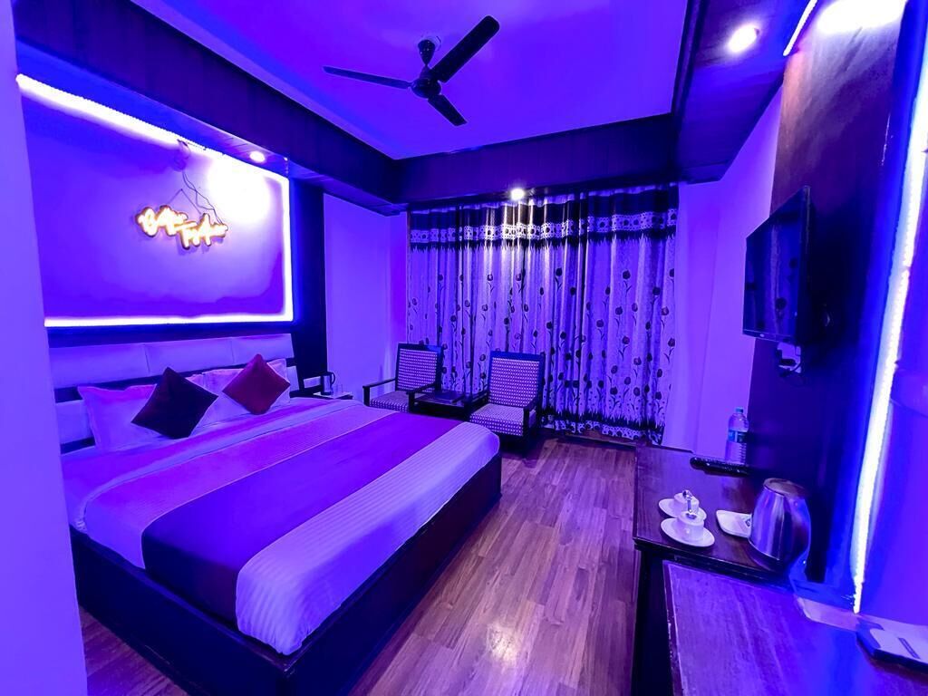Family Suite, Mountain View | Desk, laptop workspace, free WiFi