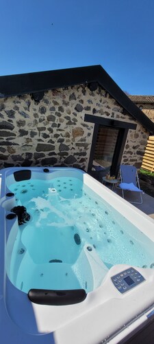 Le Clos de la Ronzière - Authentic gîte & private spa in the heart of Cantal.