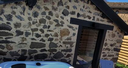 Le Clos de la Ronzière - Authentic gîte & private spa in the heart of Cantal.