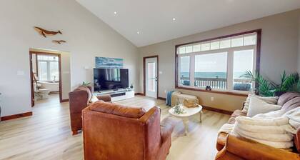 Spacious 4 Bedroom Ocean view Property in Scenic Pouch Cove NL