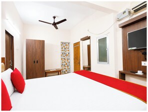 Hypo-allergenic bedding, desk, soundproofing, free WiFi - Hotel Shree Puri Near Beach (Puri)