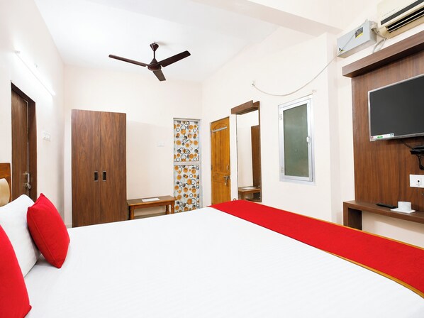 Hypo-allergenic bedding, desk, soundproofing, free WiFi - Hotel Shree Puri Near Beach (Puri)