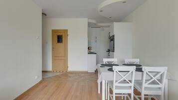 Leilighet – deluxe, sjøutsikt | Spiseområde