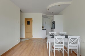 Deluxe Apartment, Sea View | Dining - Kraszewskiego 21 by Grand Apartments (Sopot)