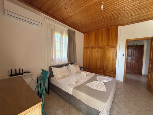 Lambis Garden Hideaway
