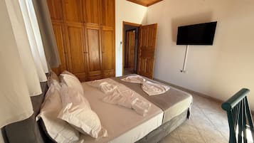 House | In-room safe, iron/ironing board, free WiFi