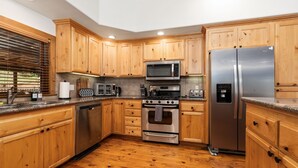 Unclassified image, 4 of 49, button - The Summit House - Luxury Mountain Retreat (Shaver Lake)