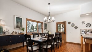 Unclassified image, 2 of 49, button - The Summit House - Luxury Mountain Retreat (Shaver Lake)