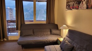 Living area - Avoriaz, 4-5 pers, Pied des pistes, South-facing balcony, 9th floor (Morzine)