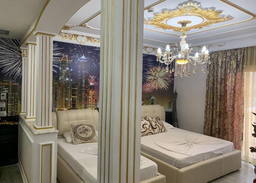 Deluxe-Vierbettzimmer, Balkon, Stadtblick | Kostenloses WLAN