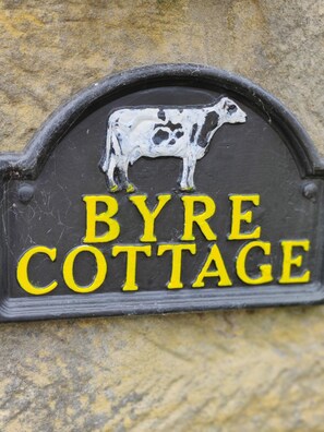 Exterior detail - 3 Bedroom Cottage, Set over 2 Floors, Sleeps 6 (Robin Hood's Bay)