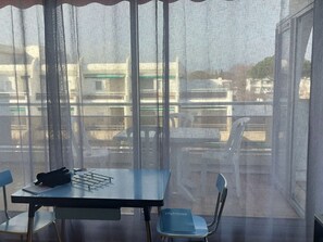 Dining - Cozy studio for 2 near beach and shops (La Grande-Motte)