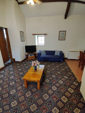 Living area - Wheelhouse Cottage, 3 Bedroom Property, Sleeps 6 (Robin Hood's Bay)
