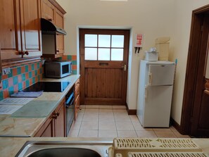Private kitchen - Wheelhouse Cottage, 3 Bedroom Property, Sleeps 6 (Robin Hood's Bay)