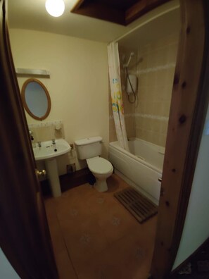 Bathroom - Wheelhouse Cottage, 3 Bedroom Property, Sleeps 6 (Robin Hood's Bay)