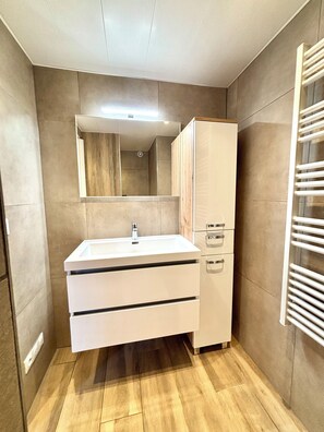 Bathroom - Vrbo Property (Montmédy)