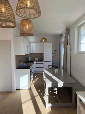 Private kitchen - Villa Christiane, Sunset Suites, Ocean View and Balcony (Quend)