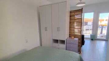 1 chambre, fer et planche Ă repasser, Wi-Fi, draps fournis
