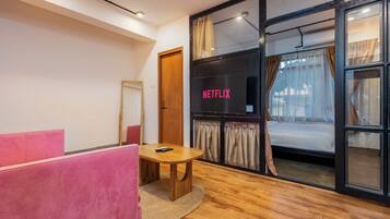 Desk, laptop workspace, free WiFi