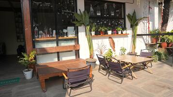 Tempat makan luar
