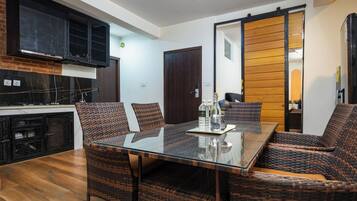Desk, laptop workspace, free WiFi