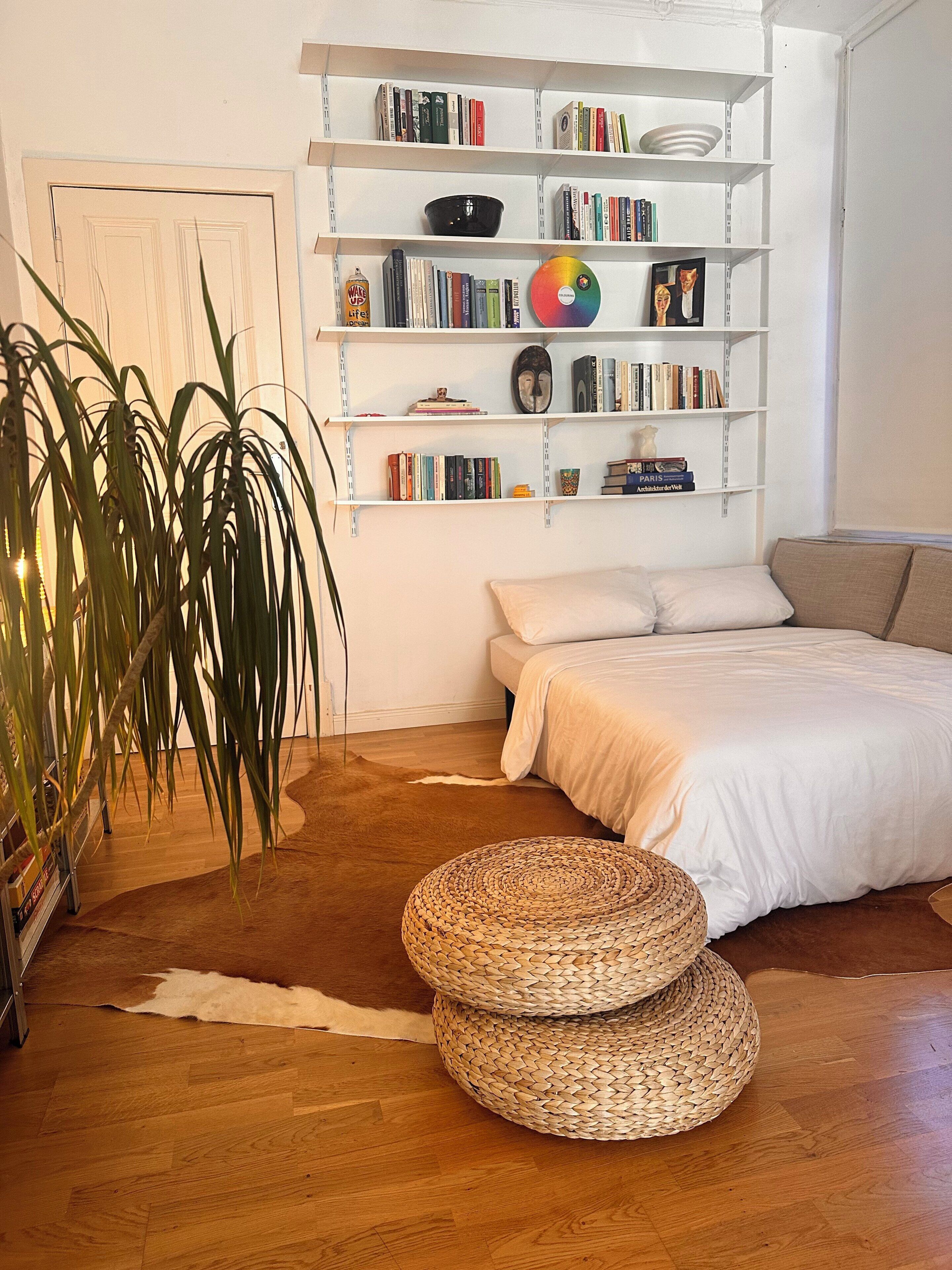 Iron/ironing board, Internet, bed sheets