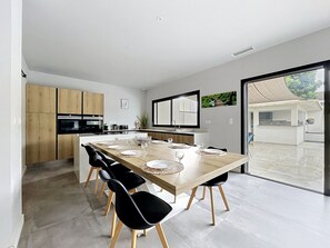 Dining - Contemporary villa with pool and mountain view (Villelongue-Dels-Monts)
