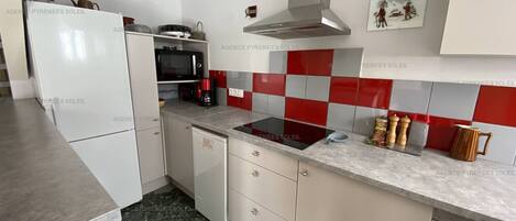 Refrigerador, microondas, horno, placa de cocina