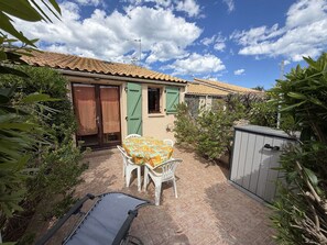 Outdoor dining - Villa with pool and AC - 4 guests (La Franqui)