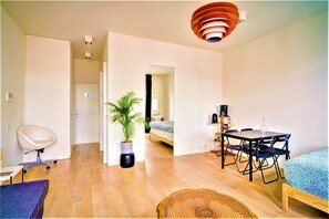 Dining - 2-bedroom Apartment in Antwerp Centre (Antwerp)