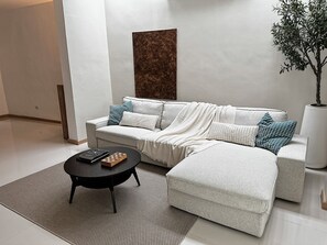 Smart TV - Your cozy 2BR townhome in Bangkok. Just 500 meters from the BTS Skytrain (Krung Thep Maha Nakhon)