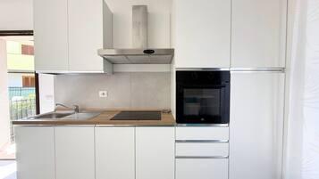 Fridge, dishwasher