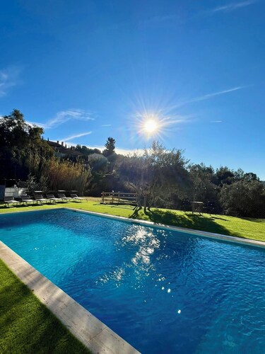 Family house and large swimming pool in the middle of nature (at the foot of Sant Miquel del Fai).