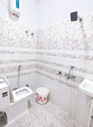 Dusche, Regendusche, Hausschuhe, Handtücher