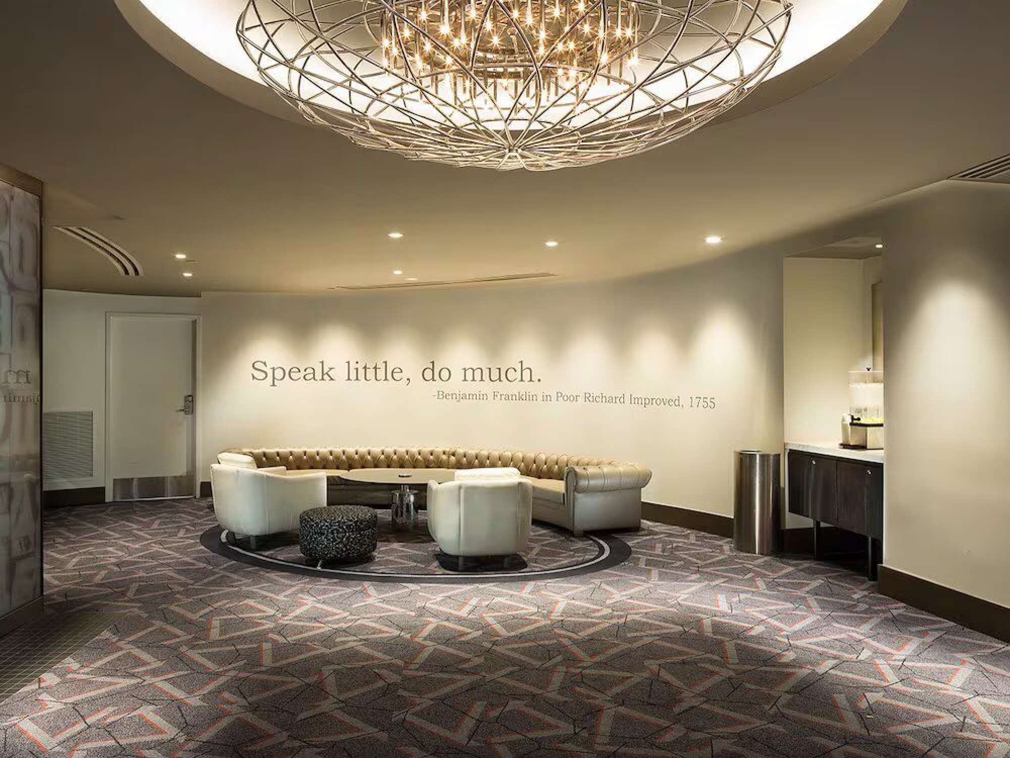 Museum Mile Stay | Gym. Rooftop Pool. Full Kitchen - Philadelphia, PA