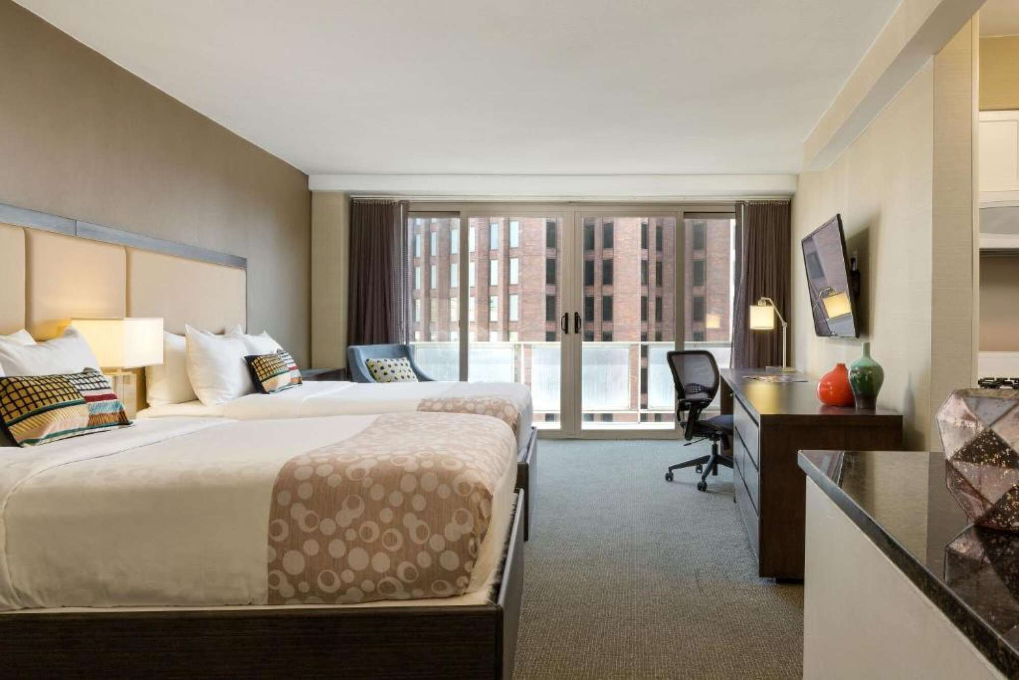 Near Love Park | Skyline Rooftop Pool With Kitchen - Philadelphia, PA