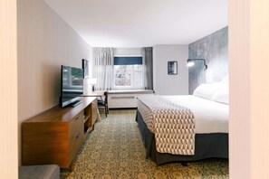 Desk, iron/ironing board, WiFi, bed sheets