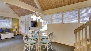 Interior - Hilton Head Stay | Beach, Pool + Full Kitchen (Hilton Head)