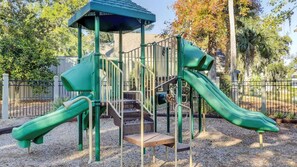 Children’s area - Hilton Head Stay | Beach, Pool + Full Kitchen (Hilton Head)