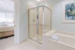 Shower, jetted tub, hair dryer, towels - Golf View Villa | Pool, Bikes + Full Kitchen (Hilton Head)